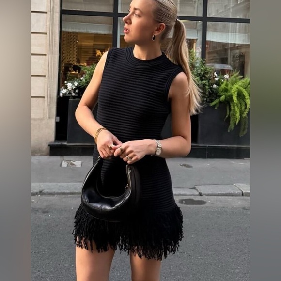 NWT ZARA  blogger fav FRINGED 
KNIT DRESS SIZE M
🚨FIRM PRICE NO DISCOUNT - Picture 16 of 16